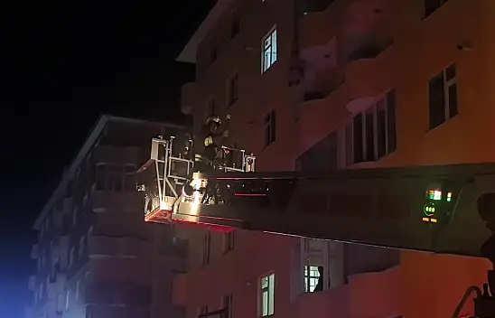 Erzurum'da yangında mahsur kalanlar balkonlardan kurtarıldı