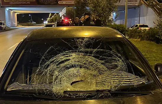 Erzurum'da yolun karşısına geçerken otomobil çarptı