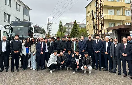 Gençler tarihi atmosferde buluştu, Özalp'ta manevi ve kültürel bir gün geçirildi