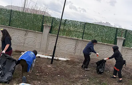 Ağrı'da gönüllü gençler çevre için buluştu