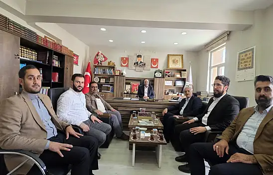 Hac dönüşü Müftü Demirkaynak'a anlamlı ziyaret