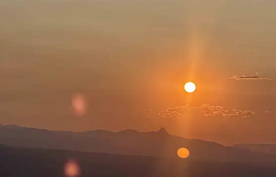 Iğdır'ın Tekelti Dağı'nda Gün Batımı Eşsiz Bir Görsel Şölen Sunuyor