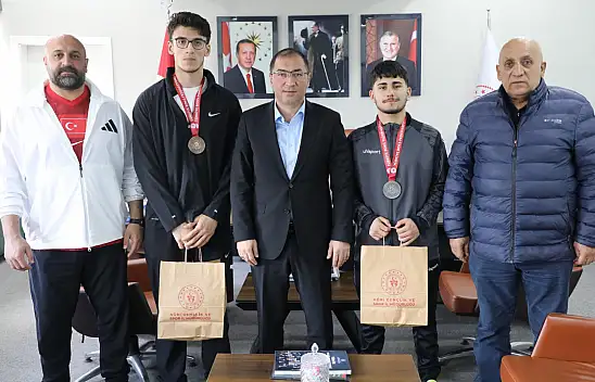 İl Müdürü Ahmet Çelebi Türkiye derecesi alan Ağrılı boksörleri tebrik etti