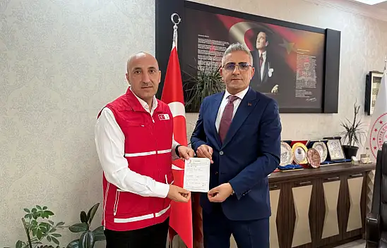 İlçe Milli Eğitim Müdürü Davut Şen kurban vekâletini Kızılay'a verdi