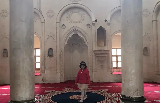 İshak Paşa Sarayı'nın kalbindeki cami bayramda da ilgi gördü