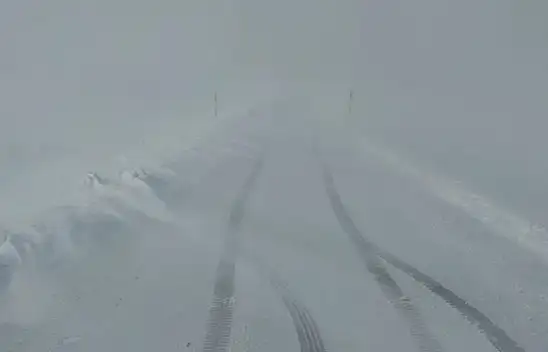 Kar ve tipi o yolu yeniden kapattı