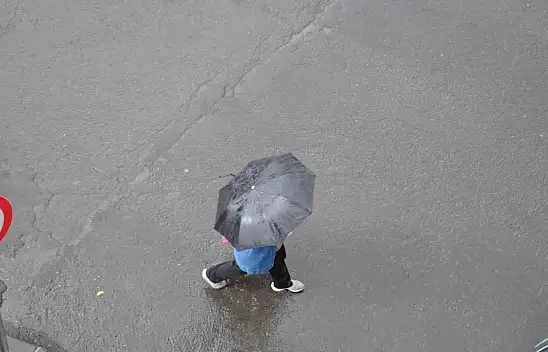 Kars'a sağanak yağmur ve dolu uyarısı: Ani sel ve su baskınlarına dikkat!