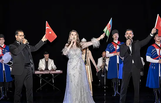 Kars'ta Azerbaycan ezgileri yankılandı, milli kıyafetler sergilendi