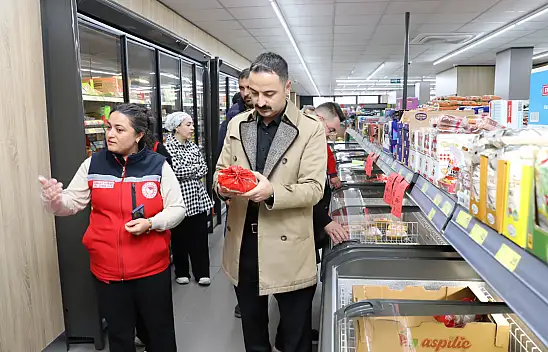 Kaymakam Ayvat Doğubayazıt'ta marketlere yapılan sıkı denetimlere katıldı
