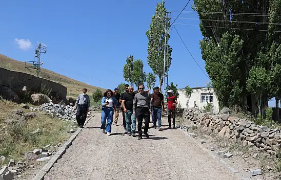 Kaymakam Ayvat Göksügüzel Köyü'ndeki yol çalışmalarını yerinde inceledi