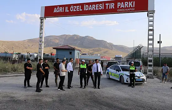 Kaymakam Ayvat Gürbulak yolunda trafiği denetledi
