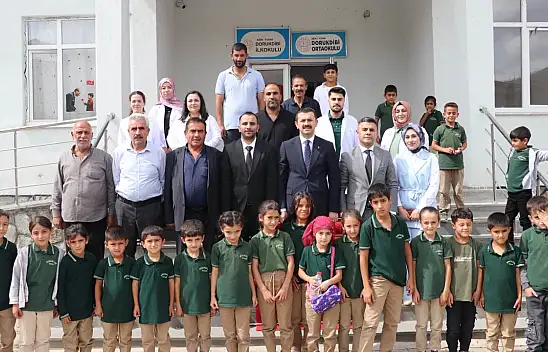 Kaymakam Coşkun Dorukdibi'nde öğrencilerin sıralarına konuk oldu