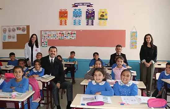 Kaymakam Coşkun köy okullarında öğrenci ve öğretmenlerle buluştu