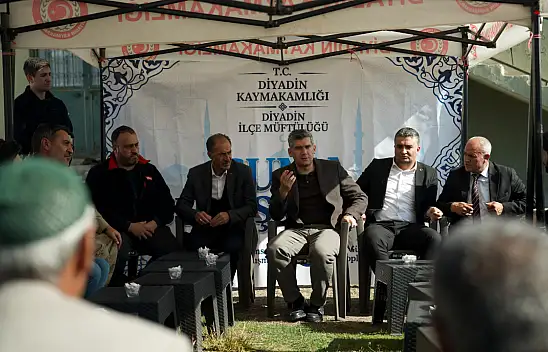 Kaymakam Korkusuz, cuma namazı sonrası vatandaşların taleplerini dinledi