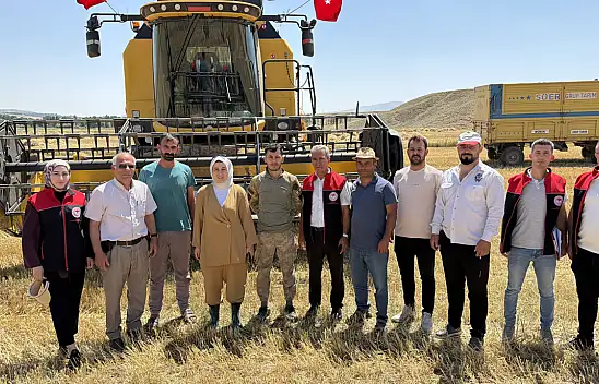 Kaymakam Kübra Baka Kılıç arpa hasadına katıldı