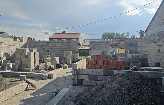 Kızılay Ağrı'da bir ailenin ev hayalini gerçeğe dönüştürüyor