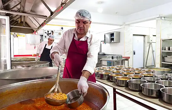 Kızılay Ağrı'da her gün 3 bin kişilik sıcak yemek desteği sağlıyor