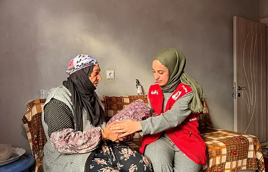 Kızılay'dan asırlık çınarlara vefa ziyareti