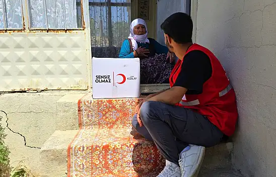 Kızılay Diyadin'de kapı kapı yardım ulaştırıyor