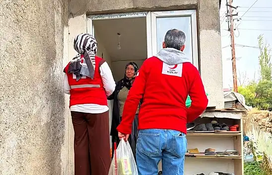 Kızılay Diyadin'de yaşlıların kapısını çaldı