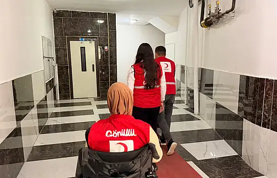 Kızılay Doğubayazıt'ta engelleri aşmaya destek oluyor