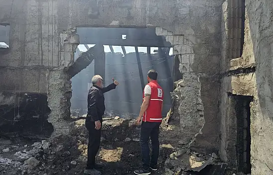 Kızılay ekipleri Badıllı köyündeki yangında hasar tespiti yaptı