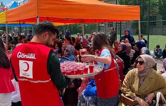 Kızılay gönüllüleri 75. Yıl Ortaokulu'nda öğrencilerle buluştu