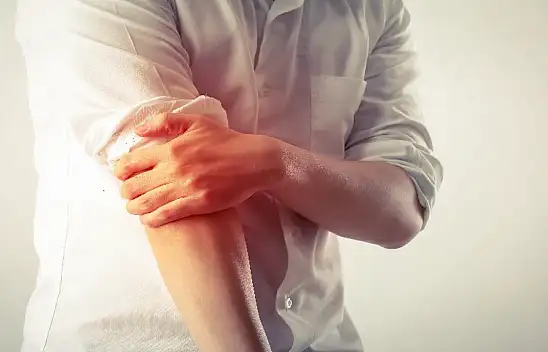 Kol ve bacaktaki ani ağrı ve soğukluk, hayati tehdit oluşturabilir