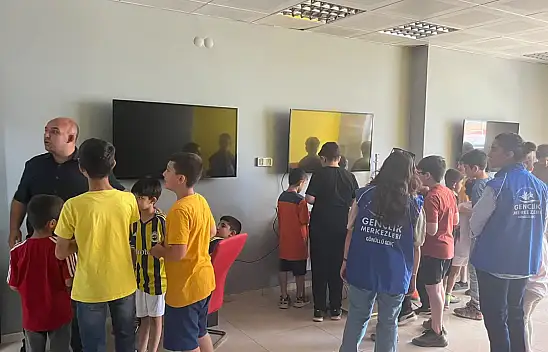 Kur'an kursu öğrencileri Gençlik Merkezi'ni keşfetti