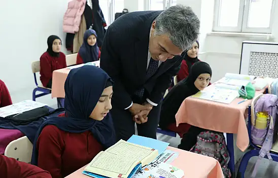 Milli Eğitim Müdürü Çakan kız hafızlık sınıfını ziyaret etti