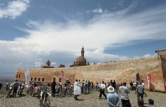 Motosiklet tutkunları İshak Paşa Sarayı'nda buluştu