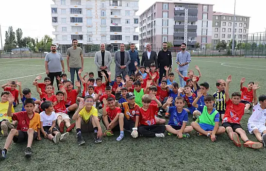 Müdür Çelebi Patnos'ta yaz spor okulları ve el sanatları kurslarını ziyaret etti