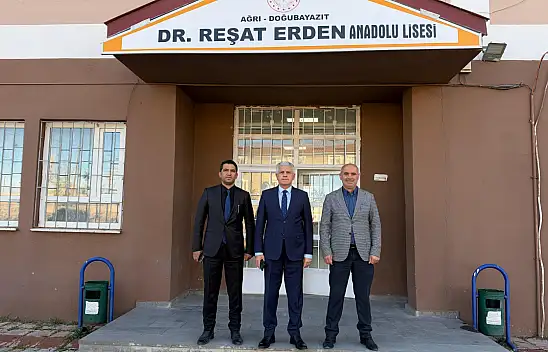 Müdür Kartal haftanın ilk ders gününde öğrencilerle buluştu