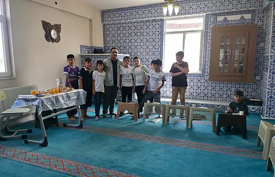 Müftü Demirkaynak Hasan Hüseyin Camii'ndeki yaz Kur'an kursunu ziyaret etti