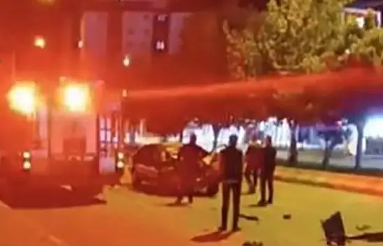 Muş-Bitlis Karayolunda Kaza: Otomobil Traktöre Çarptı, 1 Yaralı
