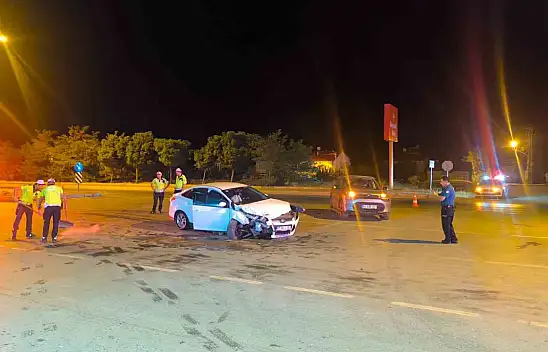 Muş-Bitlis karayolunda otomobil çarpışması: 4 yaralı, inceleme başlatıldı