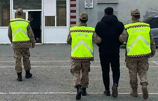 Muş'ta dolandırıcılık suçundan aranan şahıs yakalanıp cezaevine gönderildi