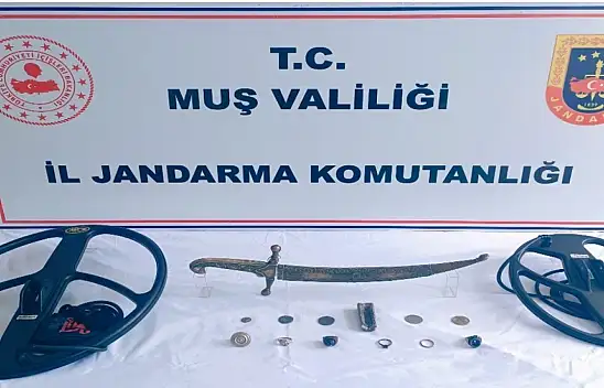 Muş'ta ev baskınında tarihi eserler bulundu