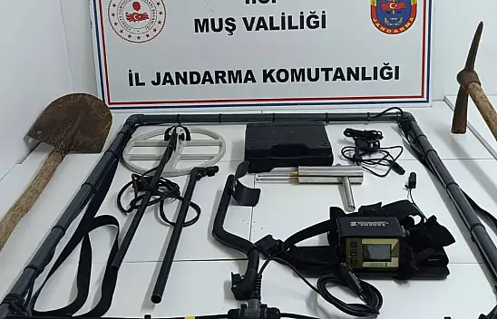 Muş'ta kaçak kazı yapan 4 kişi suçüstü yakalandı, ekipler operasyon düzenledi