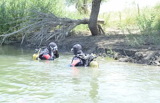 Muş'ta Murat Nehri'ne düşen 10 yaşındaki Berat'ı arama çalışmaları üçüncü gününde