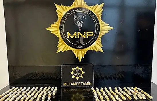 Muş'ta uyuşturucuyu midelerinde taşıdılar