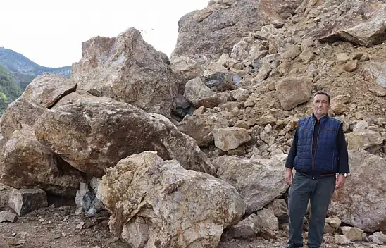 Oltu'da Heyelan Yol Kapattı, Yetkililer Acil Çalışmalara Başladı