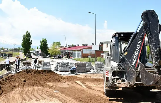 Patnos Sanayi Sitesi'nde yol çalışmaları sürüyor