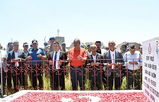 Patnos'ta 15 Temmuz şehitleri kabirleri başında dualarla anıldı