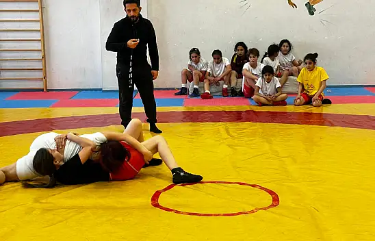 Patnos'ta 19 Mayıs coşkusu güreş müsabakalarıyla yaşandı