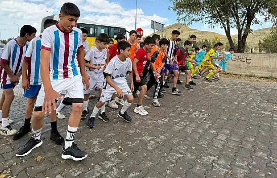 Patnos'ta Cumhuriyet için koştular, madalyaları kaptılar