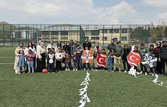 Patnos'ta Engelliler Haftası kapsamında uçurtma şenliği düzenlendi