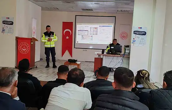 Patnos'ta tarım aracı kullanıcılarına trafik kuralları anlatıldı