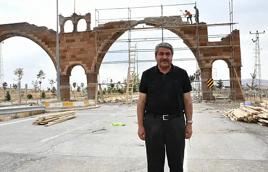 Patnos'un şehir girişindeki hasarlı kemer onarıma alındı