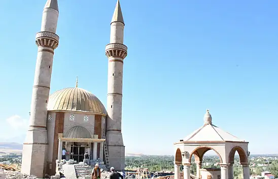 Patnos'un yeni cazibe merkezi Seyir Tepesi'nde çalışmalar hızlandı